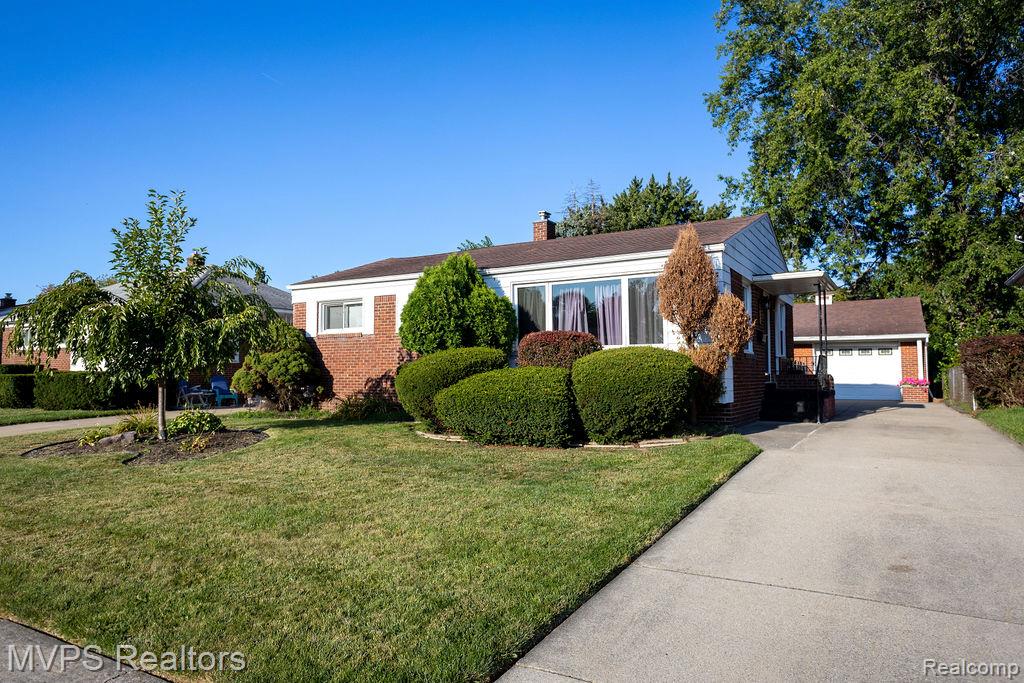 23329 Roxana Avenue Eastpointe, MI 48021 - Photo 2 of 19