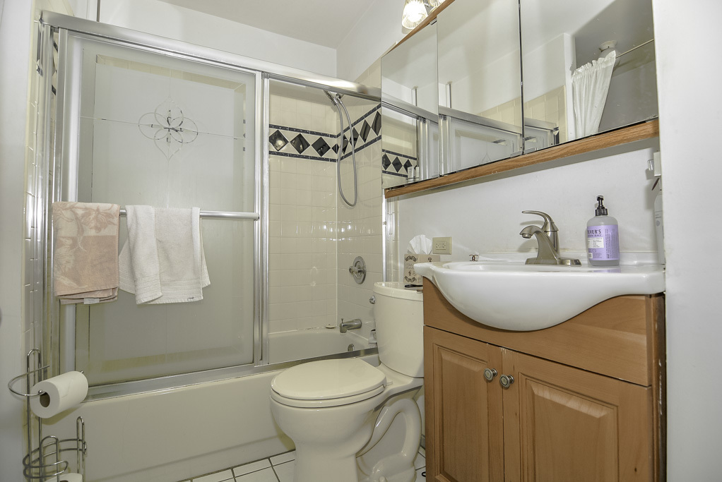 3222 North Racine Avenue, Unit 2 Chicago, IL 60657 - Photo 18 of 20 Gallery Image 18