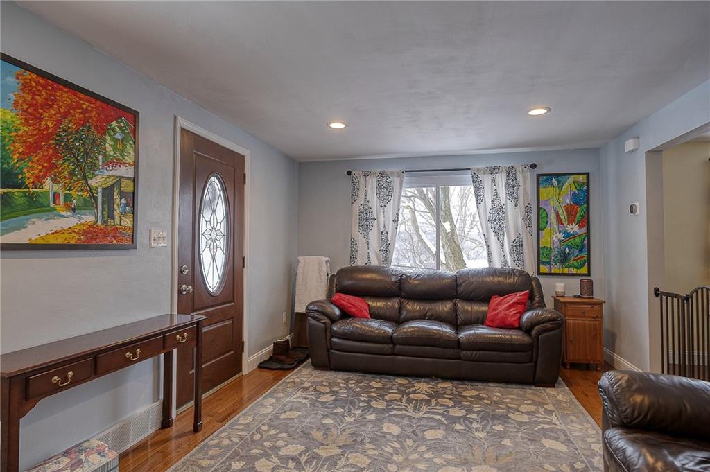116 Rockingham Road Pittsburgh, PA 15238 - Photo 4 of 24 Gallery Image 4