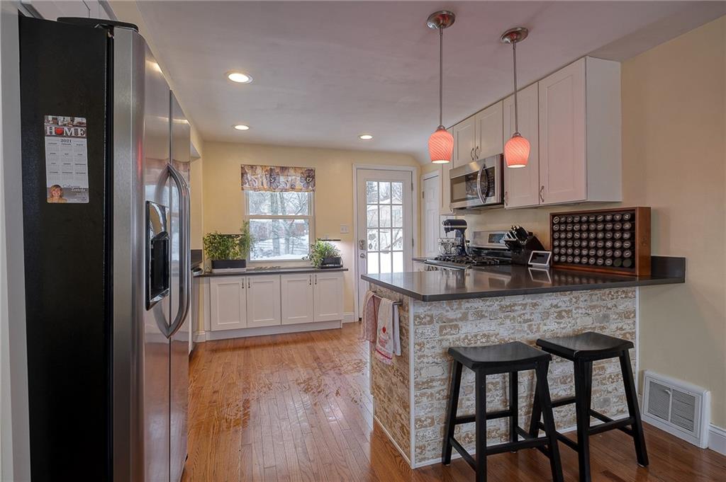 116 Rockingham Road Pittsburgh, PA 15238 - Photo 5 of 24 Gallery Image 5