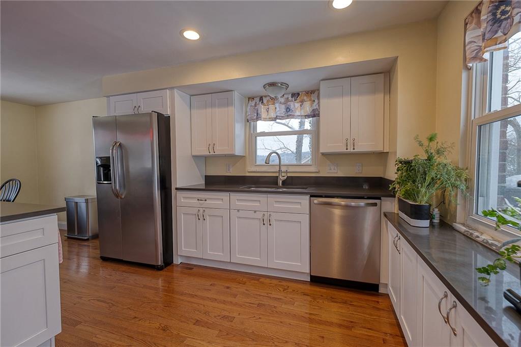 116 Rockingham Road Pittsburgh, PA 15238 - Photo 7 of 24 Gallery Image 7
