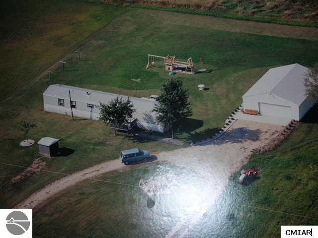 1903 East Pleasant Valley Road Shepherd, MI 48883 - Photo 9 of 9 1768363-8.JPG