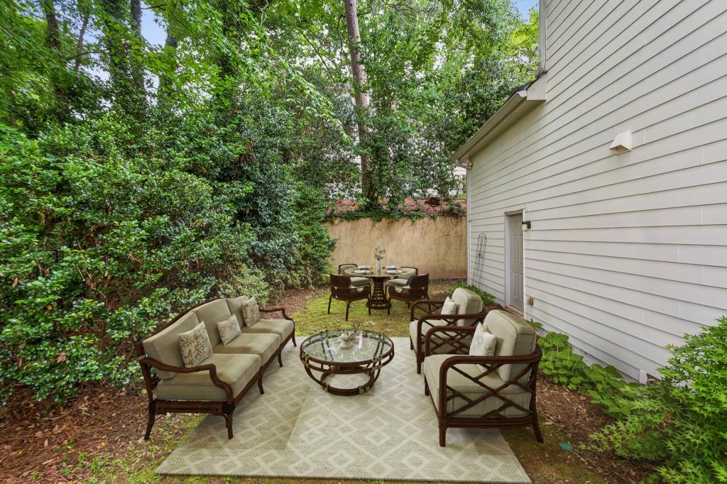 2181 McKinley Road Northwest Atlanta, GA 30318 - Photo 10 of 75