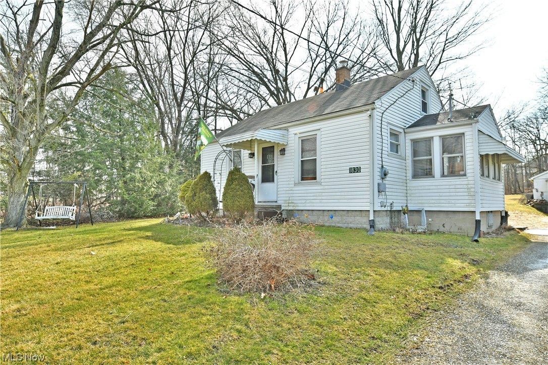 1830 Salt Springs Road Mineral Ridge, OH 44440 - Photo 2 of 21