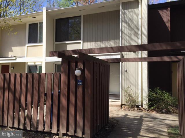 2344 Southgate Square Reston, VA 20191 - Photo 2 of 25 Welcoming front entry
