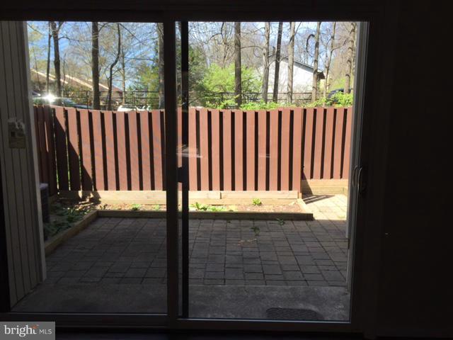 2344 Southgate Square Reston, VA 20191 - Photo 11 of 25 Family Room - looks out to enclosed back courtyard