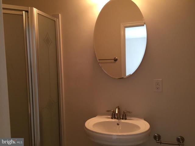 2344 Southgate Square Reston, VA 20191 - Photo 14 of 25 Private master bath - ensuite!!!