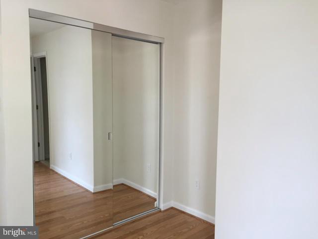 2344 Southgate Square Reston, VA 20191 - Photo 15 of 25 Stylish mirrored sliding closet doors