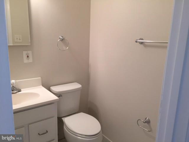 2344 Southgate Square Reston, VA 20191 - Photo 21 of 25 2nd bath on upper level