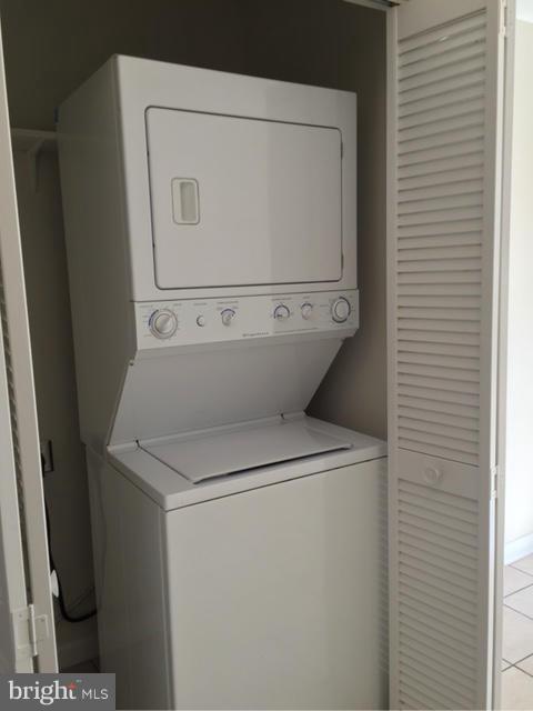 2344 Southgate Square Reston, VA 20191 - Photo 9 of 25 Compact and convenient - washer and dryer