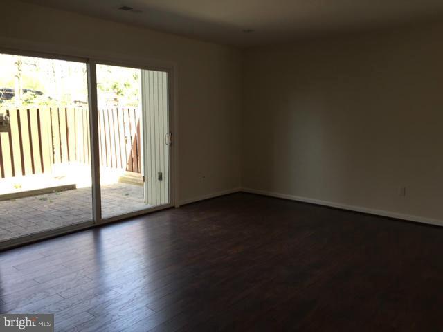 2344 Southgate Square Reston, VA 20191 - Photo 10 of 25 Family Room - open and spacious