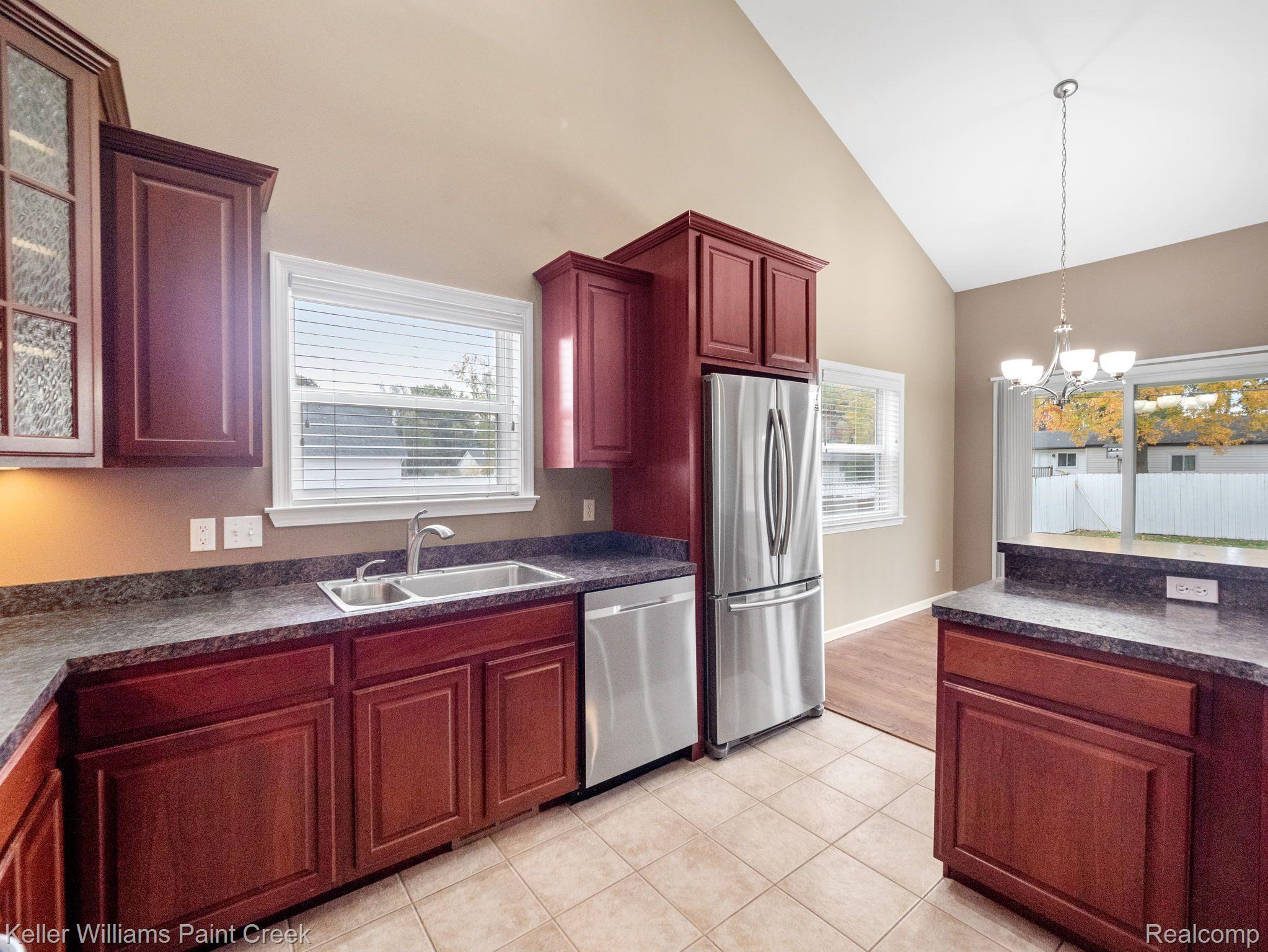2928 Longview Avenue Rochester, MI 48307 - Photo 4 of 21 Gallery Image 4