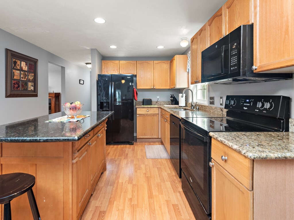 17 Pineview Road Dudley, MA 01571 - Photo 12 of 39 Gallery Image 12
