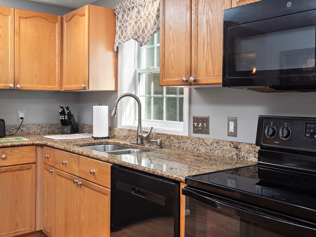 17 Pineview Road Dudley, MA 01571 - Photo 14 of 39 Gallery Image 14