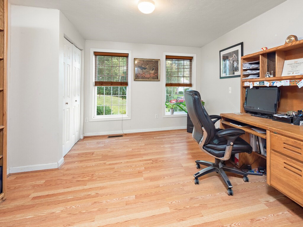 17 Pineview Road Dudley, MA 01571 - Photo 21 of 39 Gallery Image 21