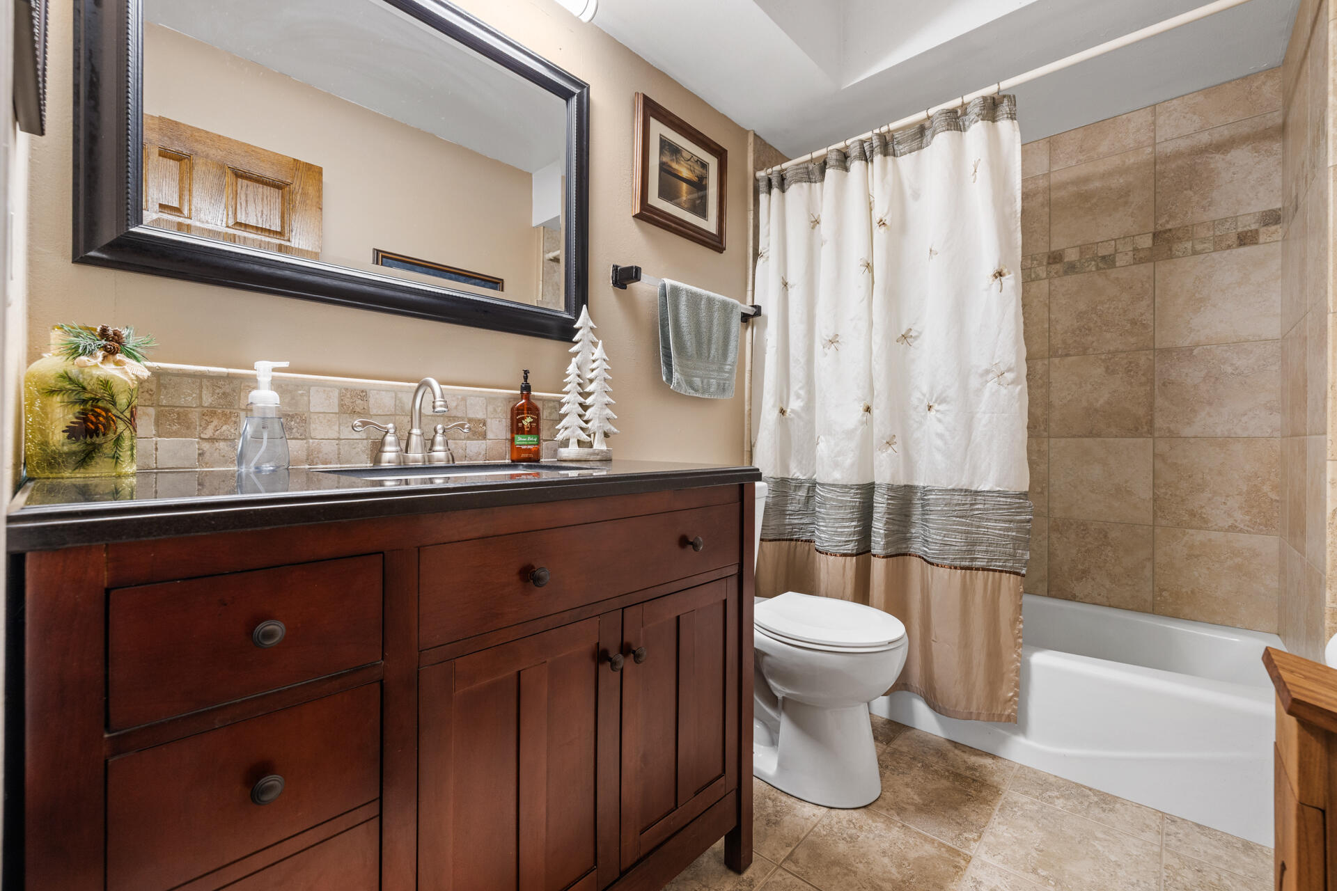 W250S4461 Center Road Waukesha, WI 53189 - Photo 29 of 36 Bathroom