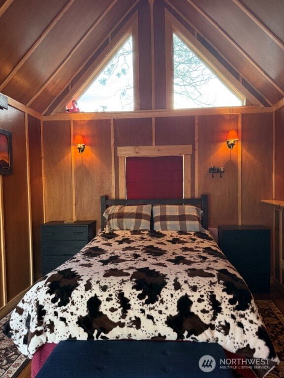 76 Chelan Hills Acres Road Orondo, WA 98843 - Photo 4 of 12 a bedroom with a bed and a window