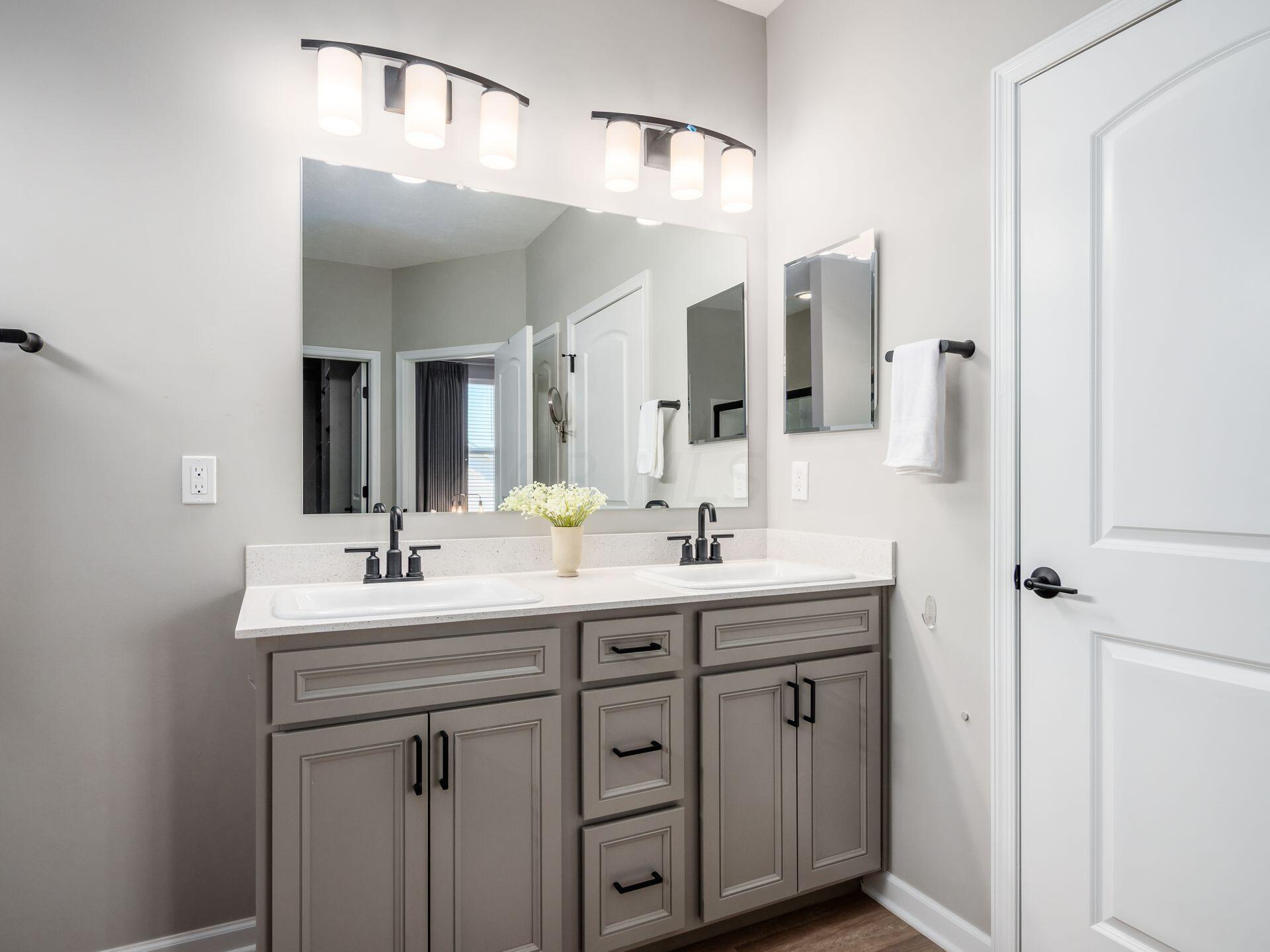 114 Solstice Road Delaware, OH 43015 - Photo 25 of 46 23. Primary Ensuite Bath