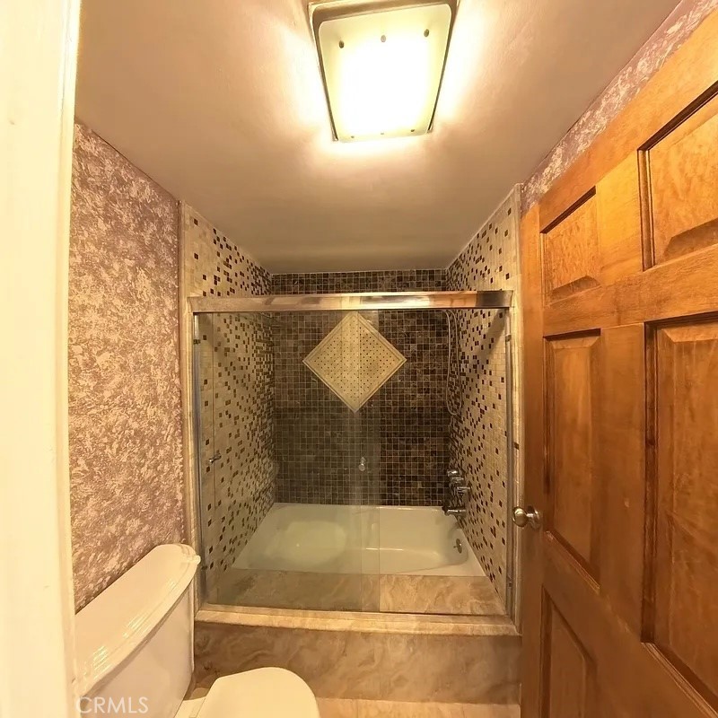 12300 Montecito Road, Unit 42 Seal Beach, CA 90740 - Photo 14 of 22 a bathroom with a shower and toilet