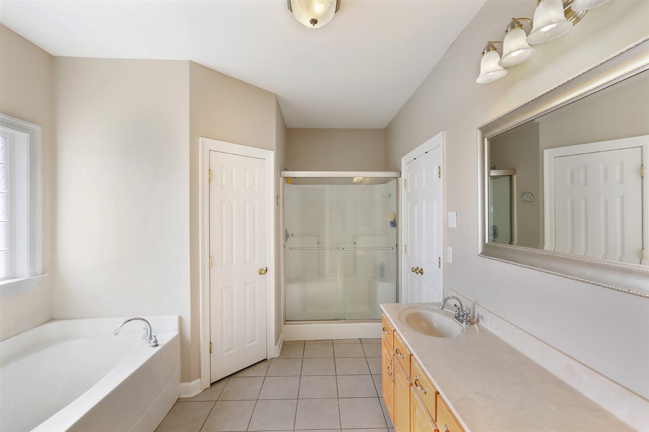 8505 Palmetto Way Foley, AL 36535 - Photo 9 of 20 Master Bathroom