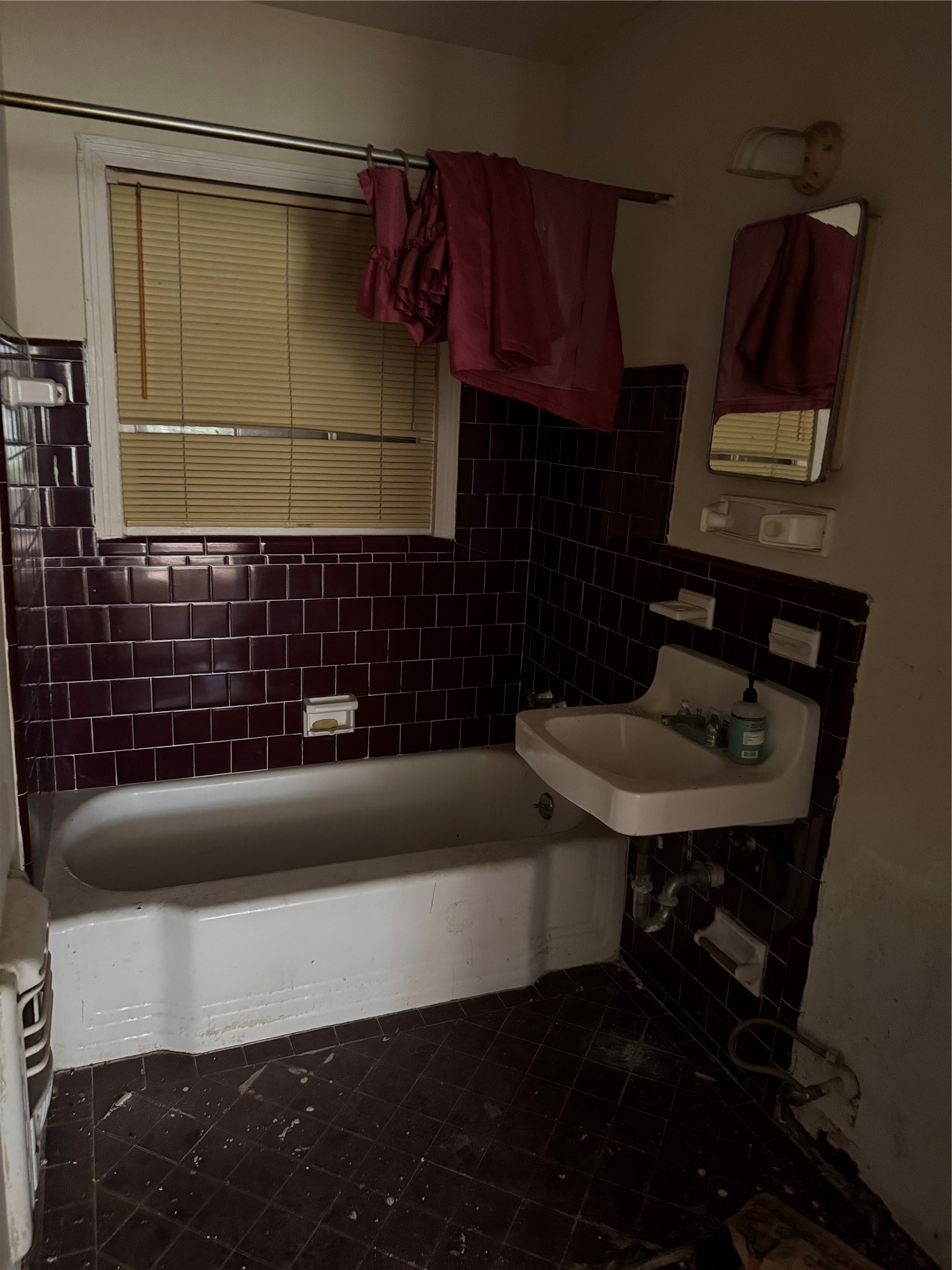 5050 Nassau Road Houston, TX 77021 - Photo 6 of 11 a bathroom with a sink and a toilet