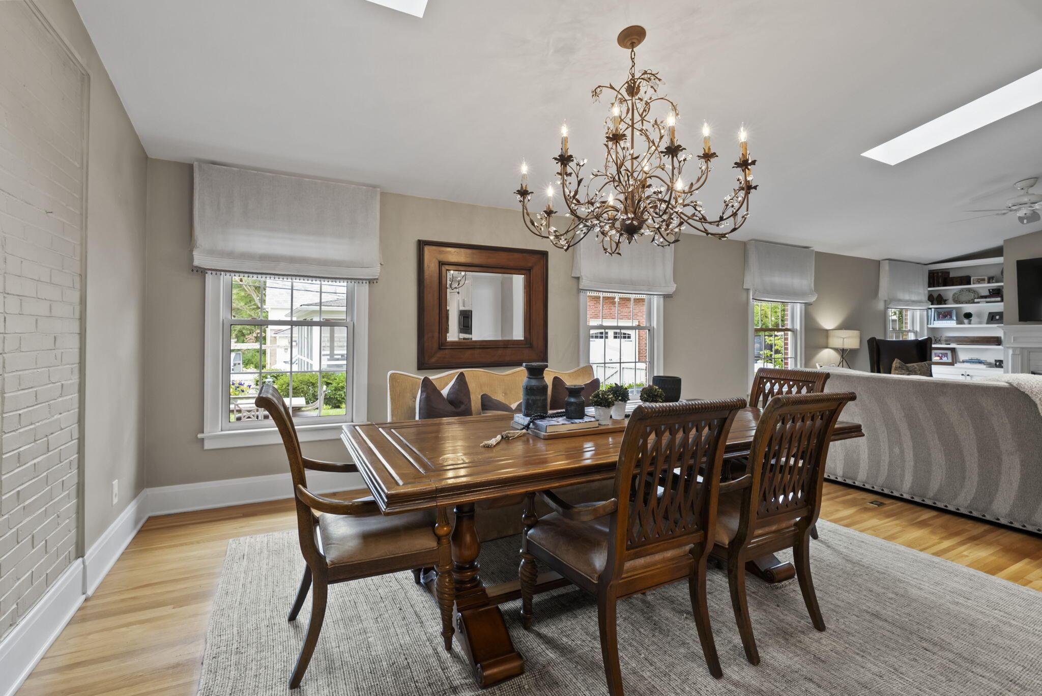 1875 Roxbury Road Upper Arlington, OH 43212 - Photo 20 of 97 Informal Dining