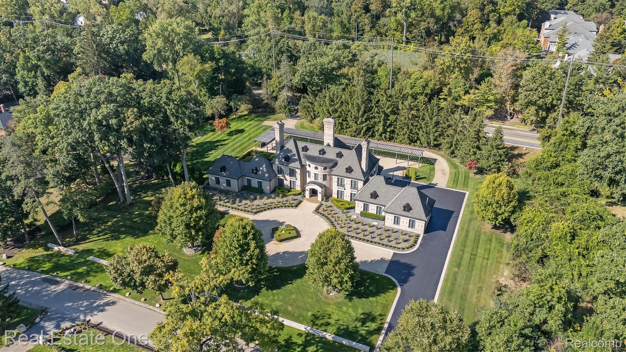 1343 Orchard Ridge Road Bloomfield Hills, MI 48304 - Photo 2 of 58 009-Orchard Ridge-54.jpg