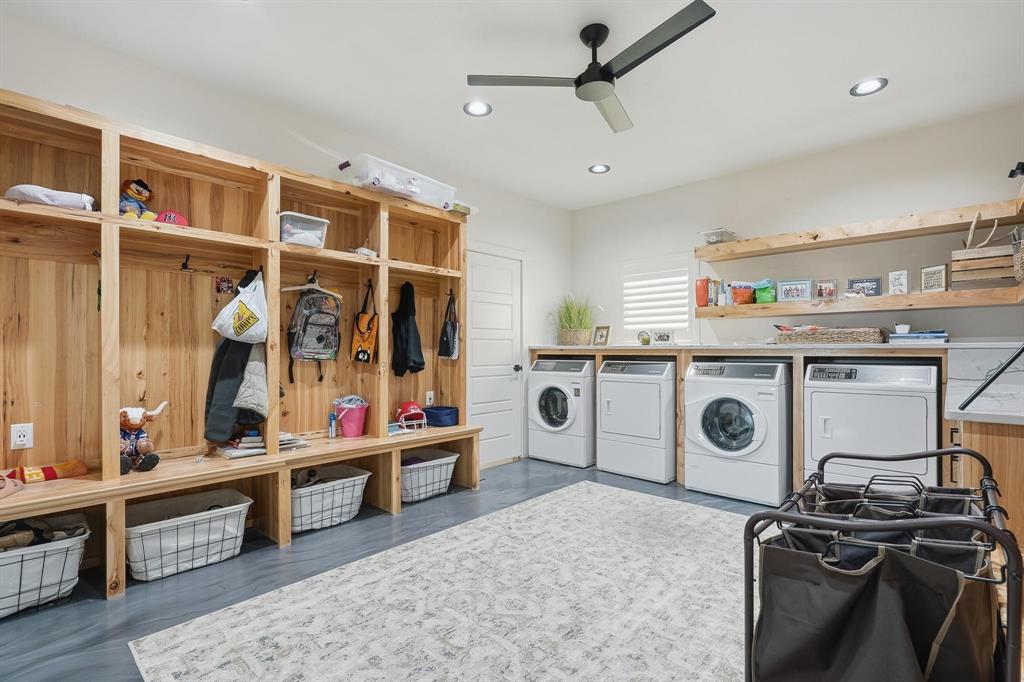 519 Wimberly Road Merkel, TX 79536 - Photo 21 of 40 a utility room with dryer and washer