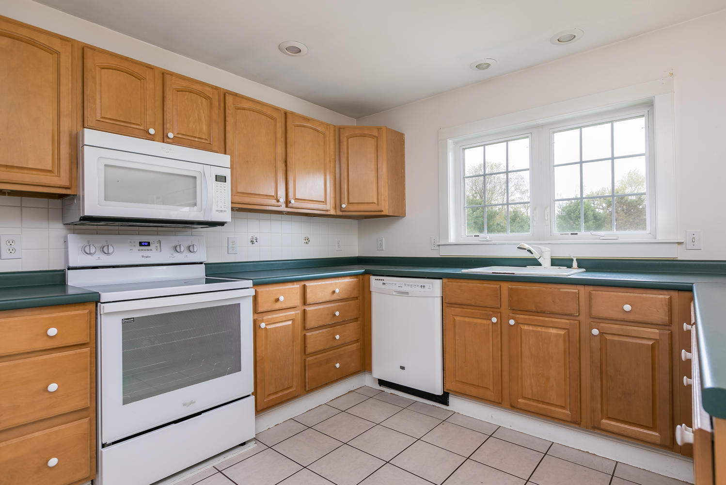 20 Leighton Road Falmouth, ME 04105 - Photo 11 of 34 20 Leighton Rd Falmouth ME-large-015-16-