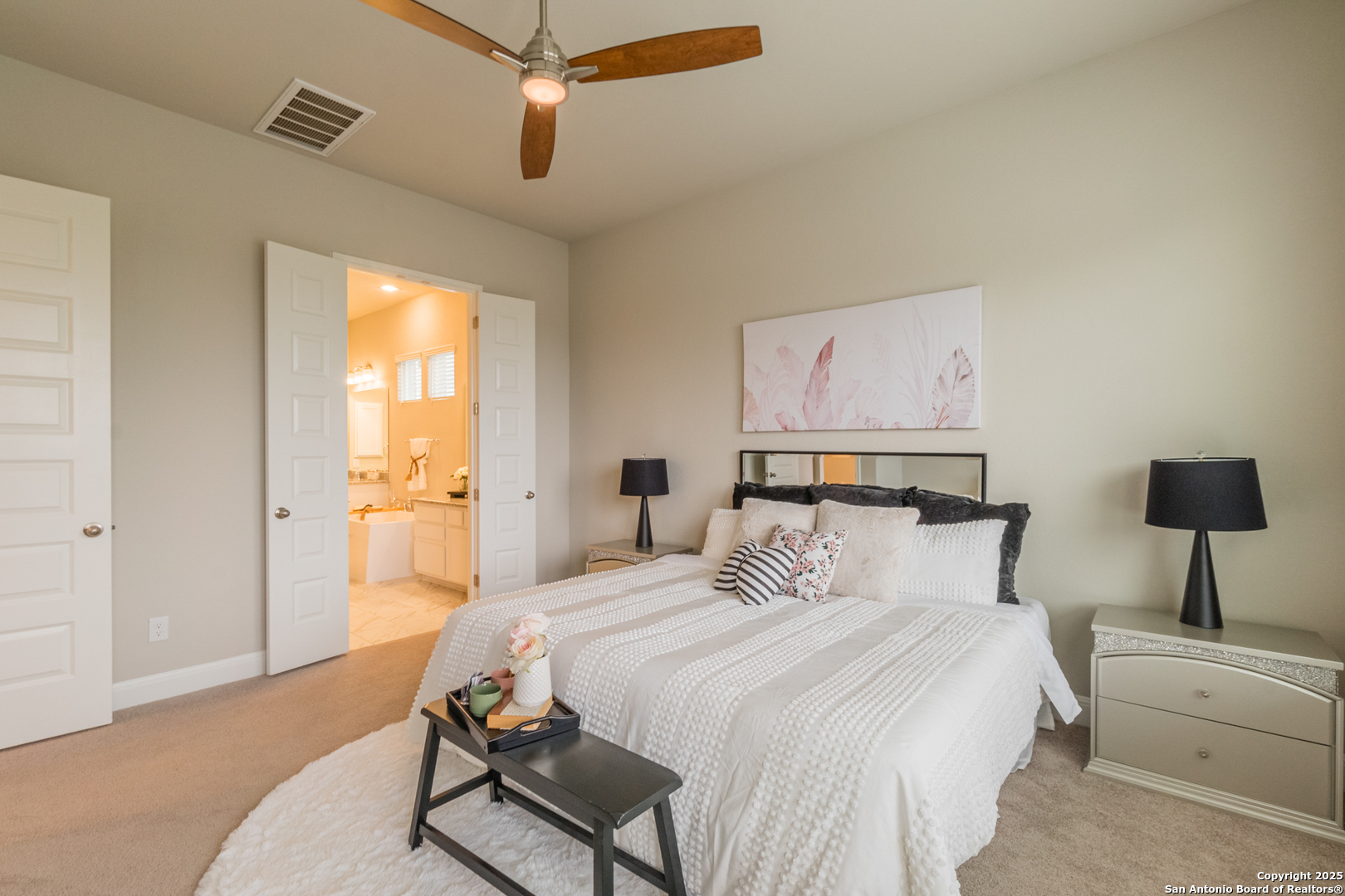 108 Rosanna Ridge Universal City, TX 78148 - Photo 22 of 58 a bedroom with a bed and a lamp