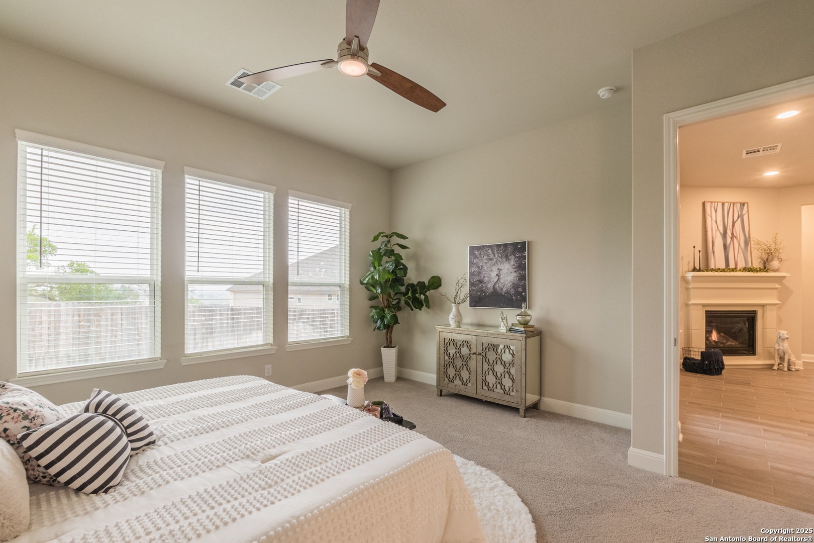 108 Rosanna Ridge Universal City, TX 78148 - Photo 23 of 58 a bedroom with a bed and a chandelier
