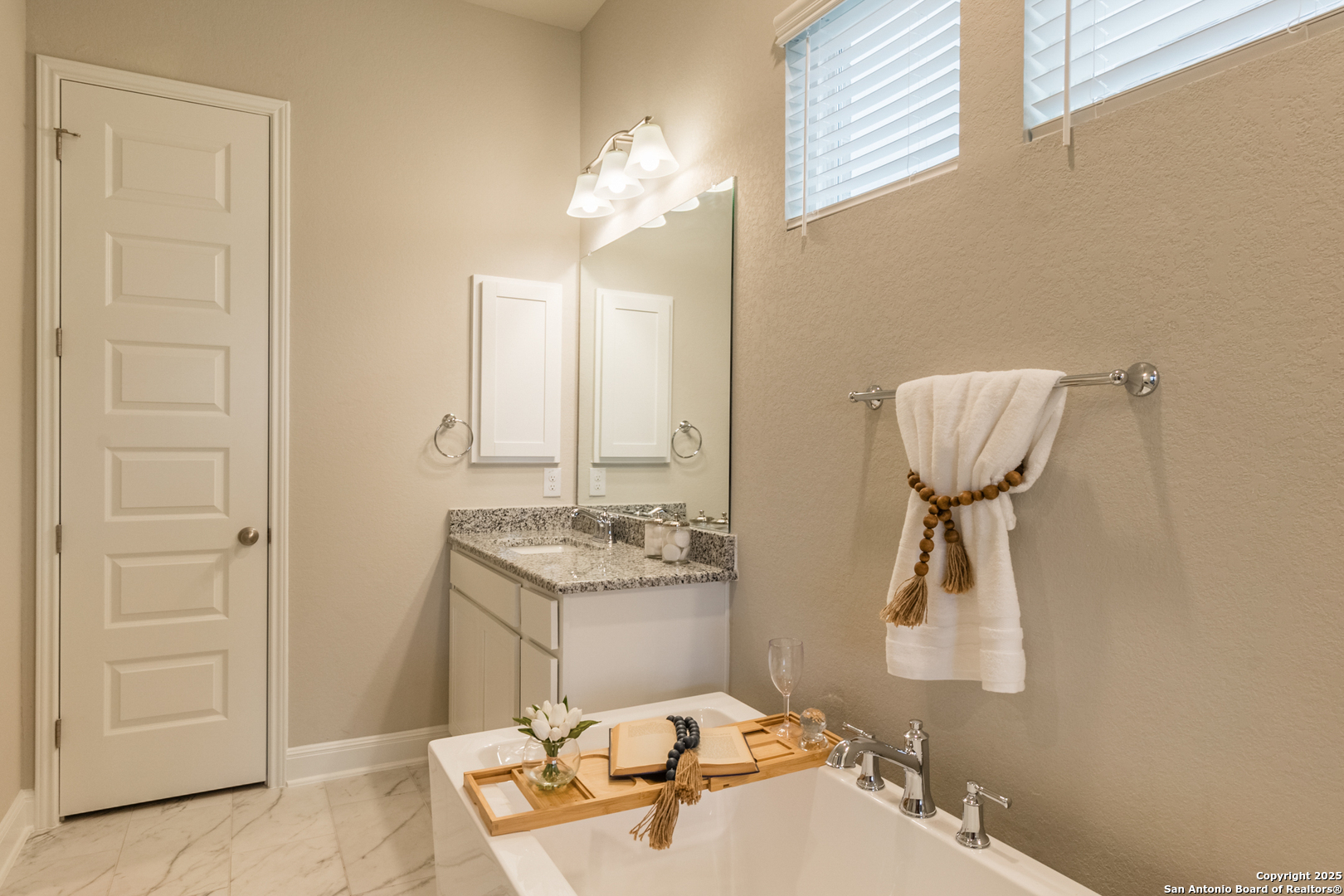 108 Rosanna Ridge Universal City, TX 78148 - Photo 28 of 58 a bathroom with a sink and a mirror