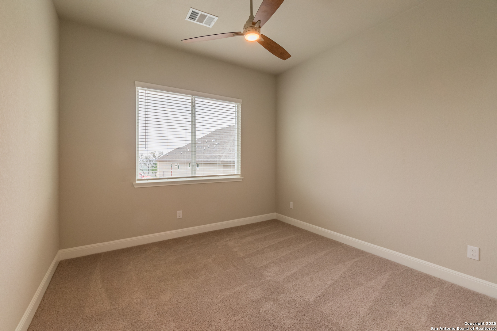 108 Rosanna Ridge Universal City, TX 78148 - Photo 33 of 58 an empty room with a window