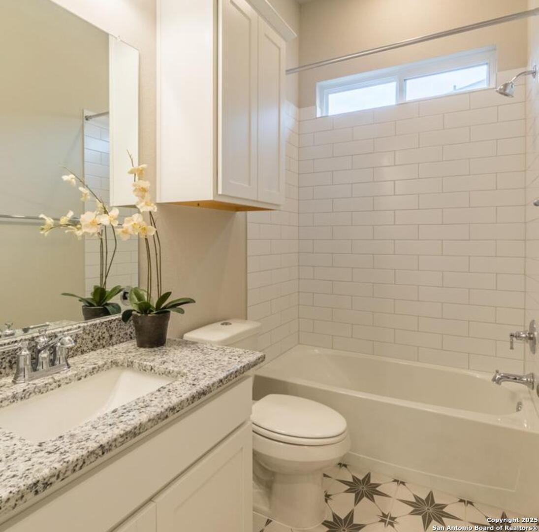 108 Rosanna Ridge Universal City, TX 78148 - Photo 34 of 58 a bathroom with a granite countertop sink a toilet and bathtub