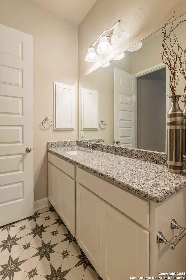 108 Rosanna Ridge Universal City, TX 78148 - Photo 43 of 58 a bathroom with a sink and a mirror