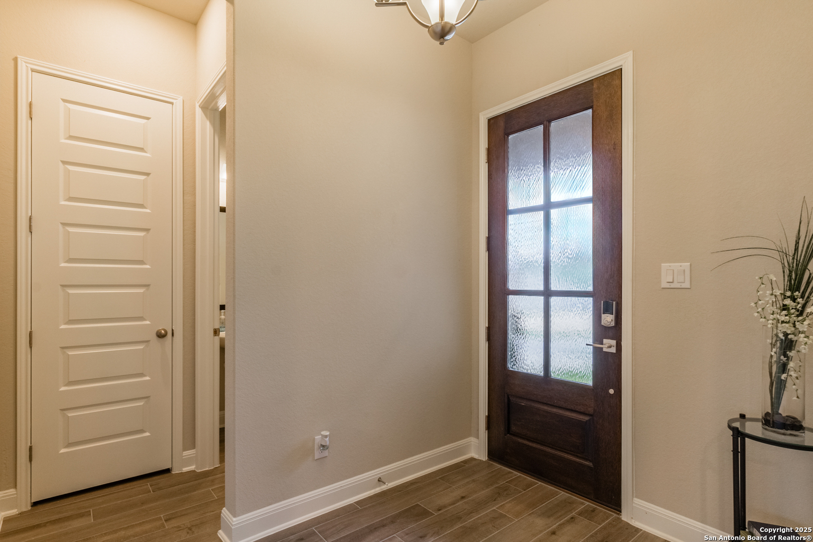 108 Rosanna Ridge Universal City, TX 78148 - Photo 5 of 58 wooden floor and closet in a room