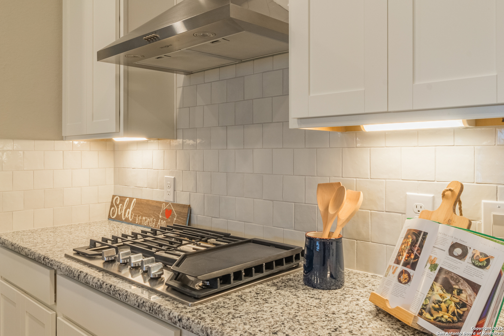 108 Rosanna Ridge Universal City, TX 78148 - Photo 9 of 58 a stove top oven sitting inside of a kitchen