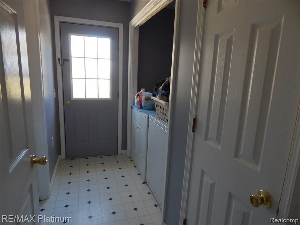 21925 Dickinson Road New Boston, MI 48164 - Photo 48 of 63 Gallery Image 48