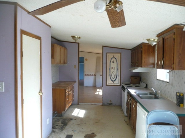 1527 Hudler Town Road Crumpler, NC 28617 - Photo 3 of 10 Gallery Image 3