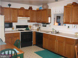 27 Ruth Road Brookhaven, PA 19015 - Photo 3 of 6 Gallery Image 3