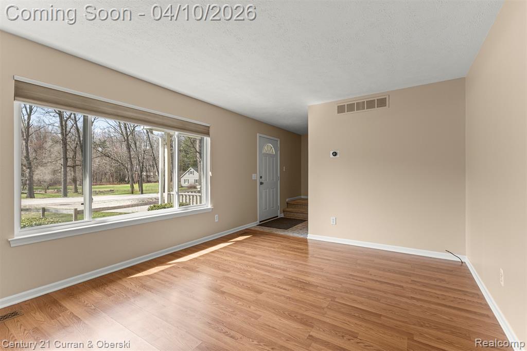 7545 Herbst Road Brighton, MI 48114 - Photo 5 of 32 Gallery Image 5