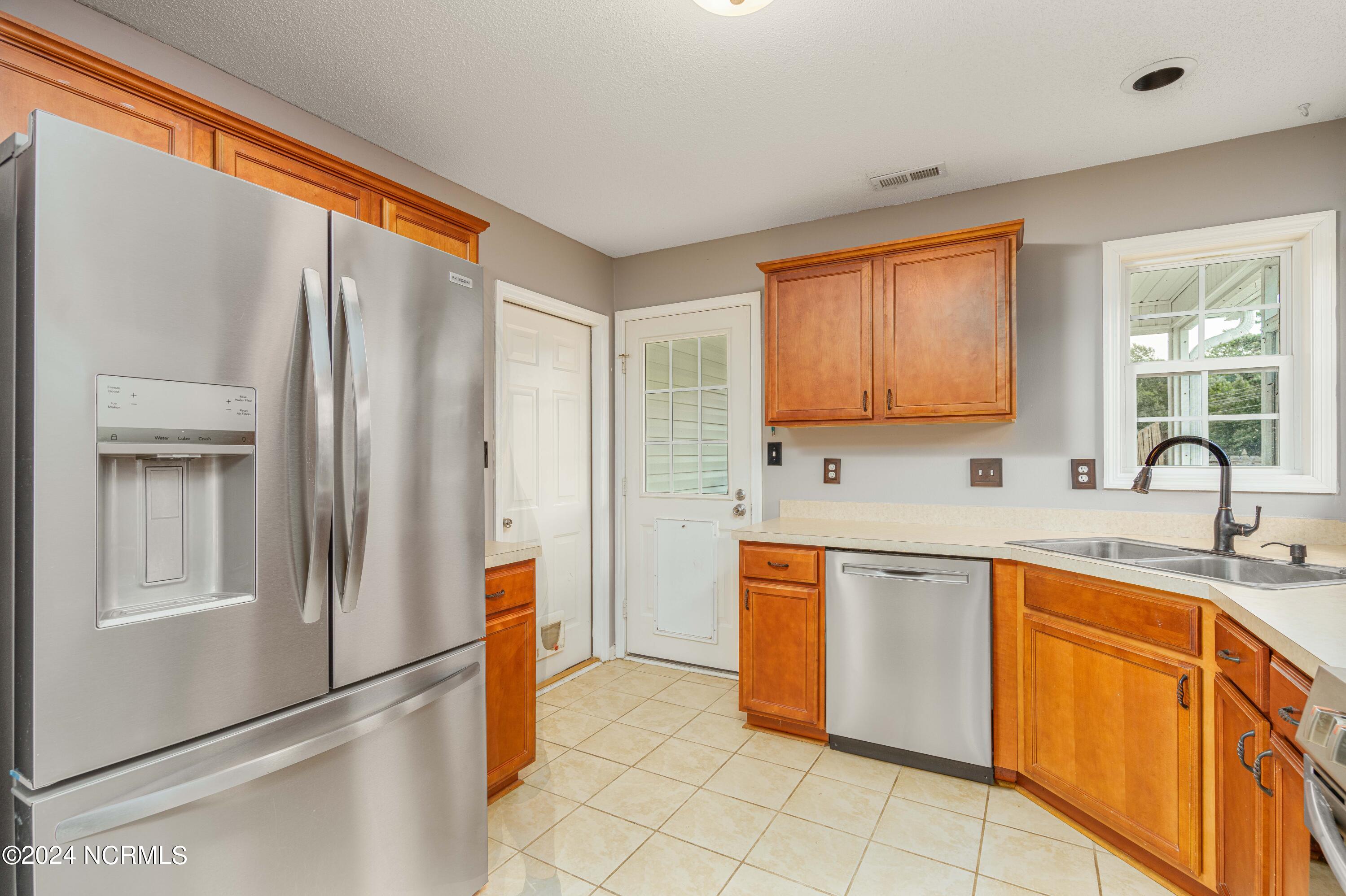 204 Bobwhite Road Hubert, NC 28539 - Photo 11 of 44 204 bobwhite (2 of 45)