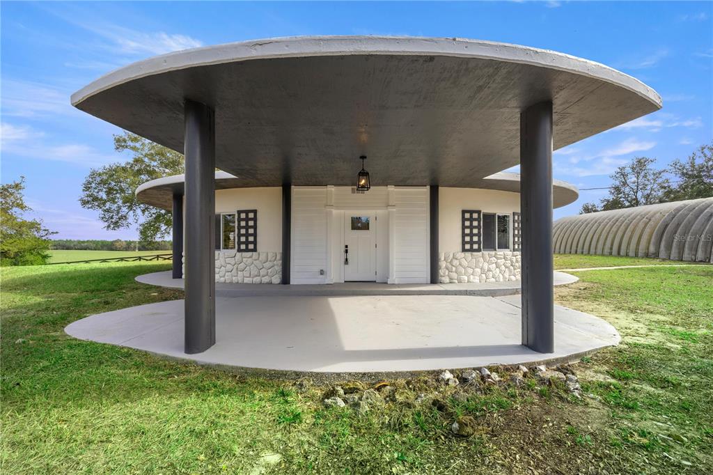 6391 Southeast 186 Terrace Morriston, FL 32668 - Photo 2 of 53 a front view of a house with garden