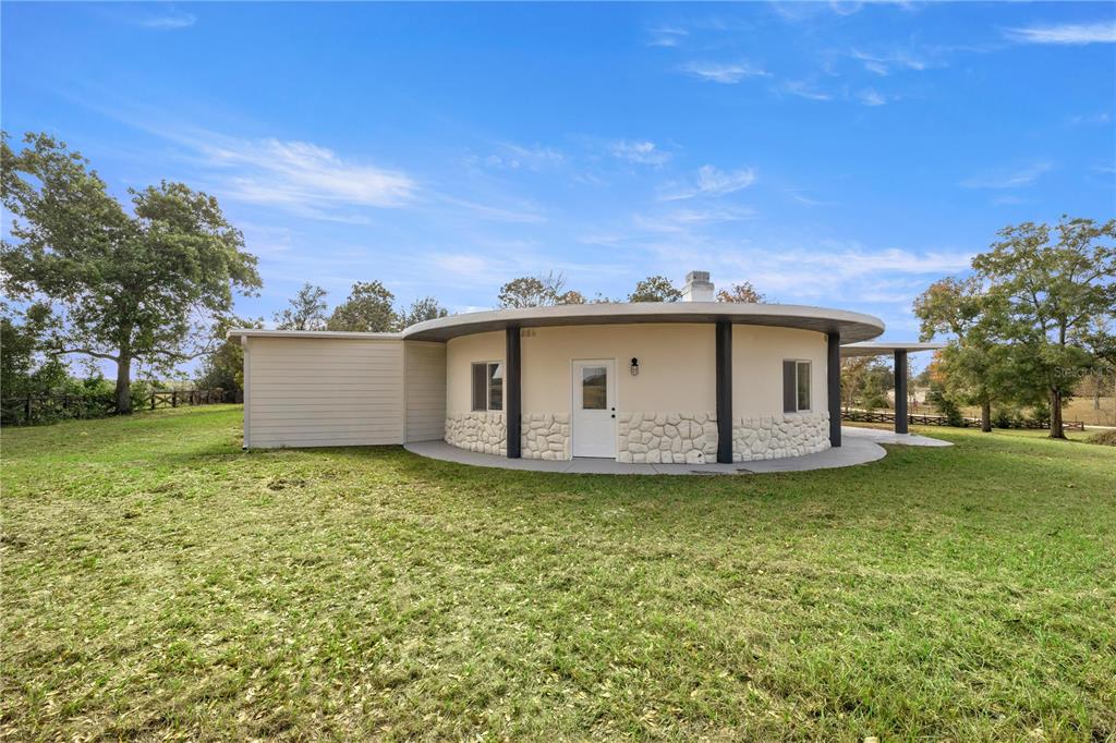 6391 Southeast 186 Terrace Morriston, FL 32668 - Photo 31 of 53 a view of a house with a garden