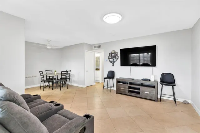 $139,900 | 5300 Washington Street, Unit D308, Hollywood, FL 33021