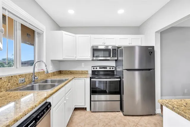 $139,900 | 5300 Washington Street, Unit D308, Hollywood, FL 33021