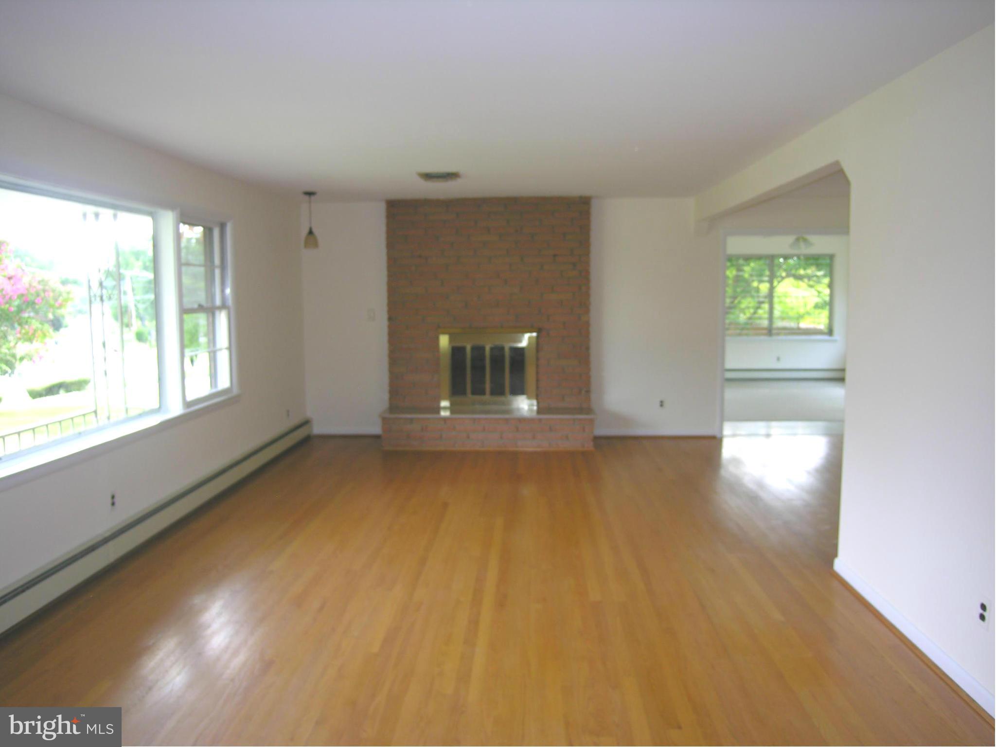404 River Bend Road Fort Washington, MD 20744 - Photo 6 of 27 Living Room