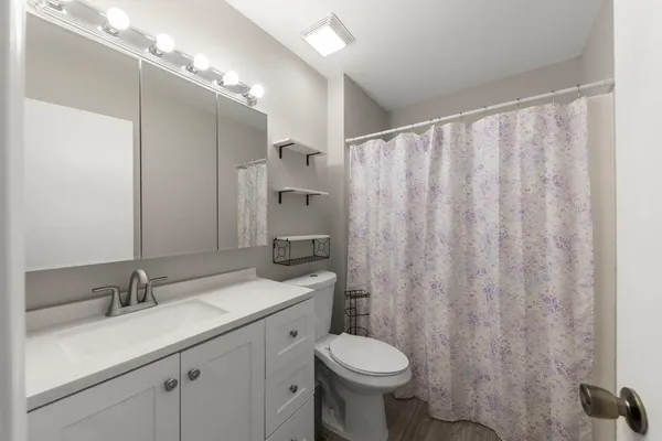 $275,000 | 9 East Fernwood Drive, Bolingbrook, IL 60440