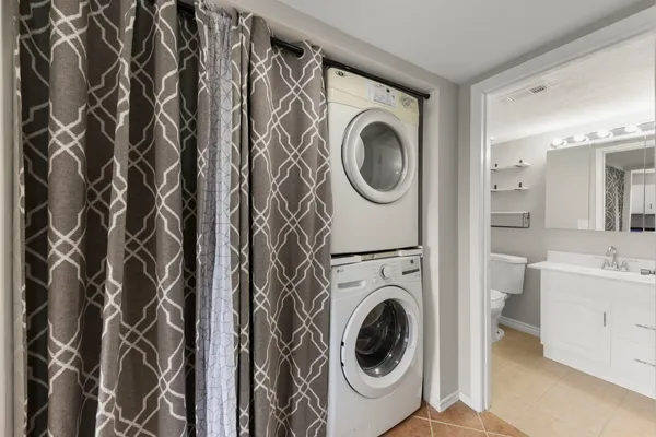 $275,000 | 9 East Fernwood Drive, Bolingbrook, IL 60440