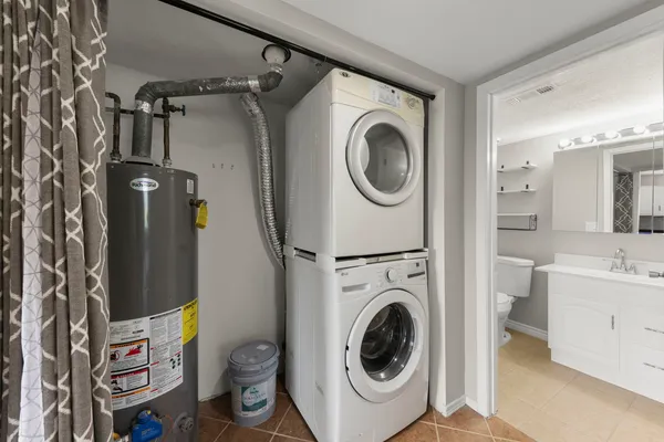 $275,000 | 9 East Fernwood Drive, Bolingbrook, IL 60440